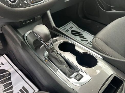 Used 2022 Chevrolet Malibu LT image 25