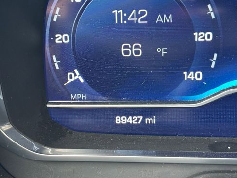 Used 2023 Chevrolet Suburban Premier image 5