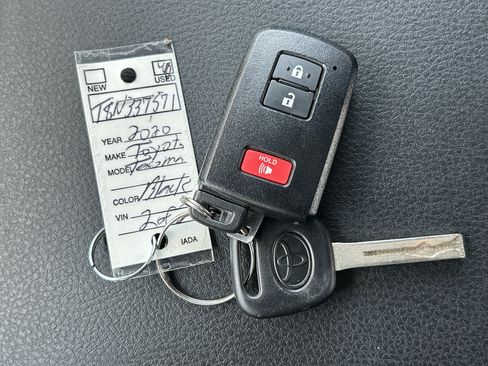 Used 2020 Toyota Tacoma TRD Off-Road AWD/4WD image 33
