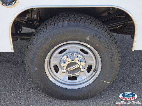 New 2026 Ford F250 XL w/ XL Chrome Package image 5