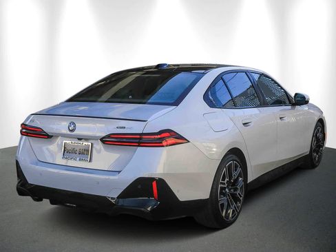 Used 2025 BMW i5 xDrive40 image 6