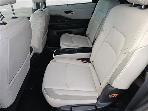 New 2026 Nissan Pathfinder SL image 16