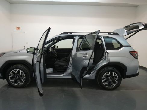 Used 2025 Subaru Forester Premium w/ Convenience Package #1 image 33