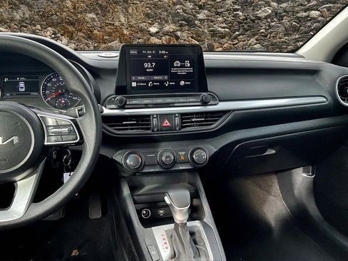 Used 2023 Kia Forte LXS image 6