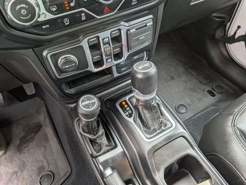 Used 2023 Jeep Wrangler Unlimited Sahara AWD/4WD image 18