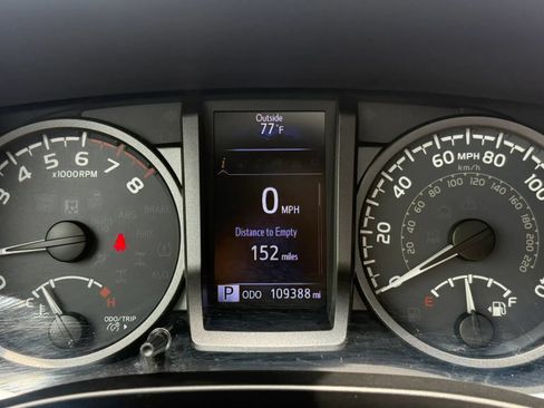 Used 2017 Toyota Tacoma TRD Off-Road w/ Premium & Technology Package AWD/4WD image 18