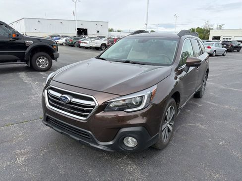 Used 2019 Subaru Outback 2.5i Limited AWD/4WD image 2