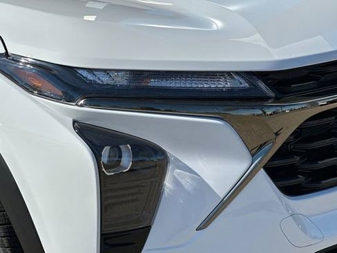 New 2026 Chevrolet Trax RS w/ Sunroof Package image 33