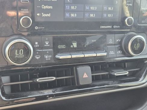 Used 2021 Toyota Highlander LE image 23