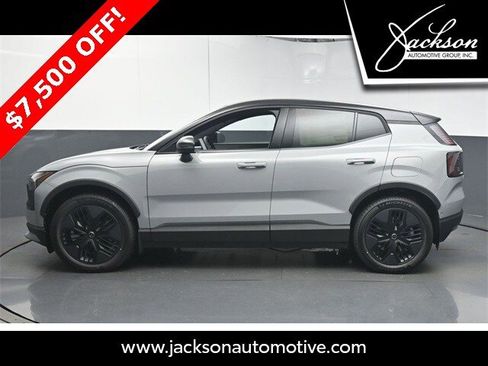 Used 2026 Volvo EX30 Cross Country Ultra w/ Protection Package Premier image 5