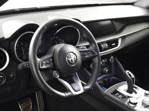 Used 2022 Alfa Romeo Stelvio Ti AWD/4WD image 13