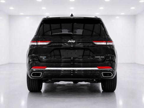 Used 2023 Jeep Grand Cherokee Summit w/ Luxury Tech Group V AWD/4WD image 4