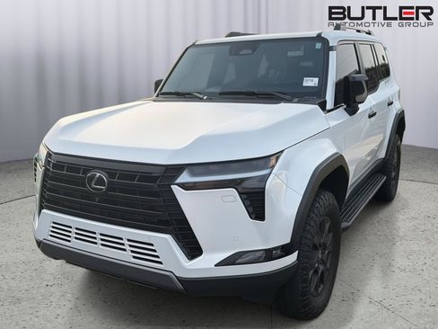 Used 2025 Lexus GX 550 AWD/4WD image 3