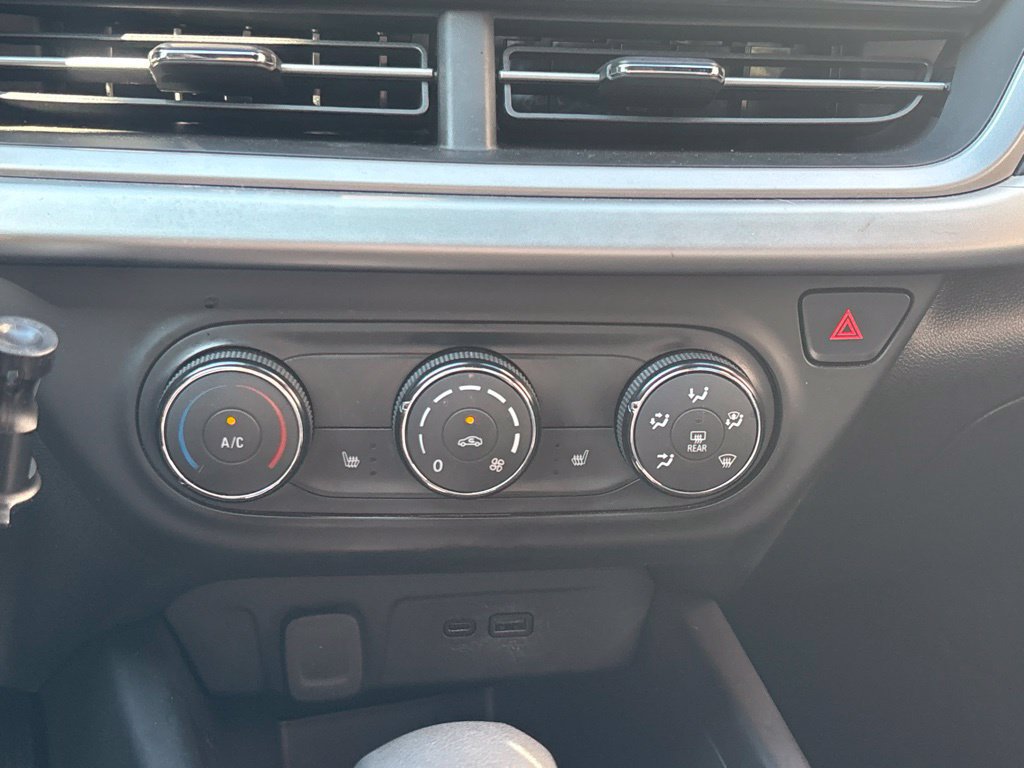 Used 2024 Chevrolet Trax RS FWD image 13