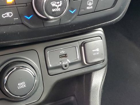 Used 2020 Jeep Renegade Limited AWD/4WD image 24