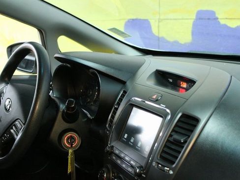 Used 2018 Kia Forte LX w/ LX Popular Package image 10