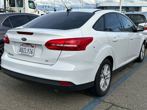 Used 2018 Ford Focus SE image 2
