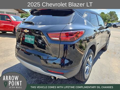 Used 2025 Chevrolet Blazer LT FWD image 11