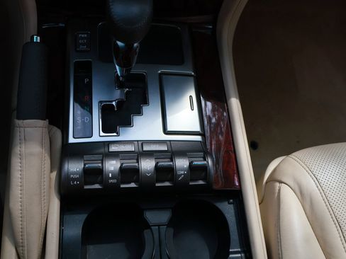 Used 2011 Lexus LX 570 4WD image 30