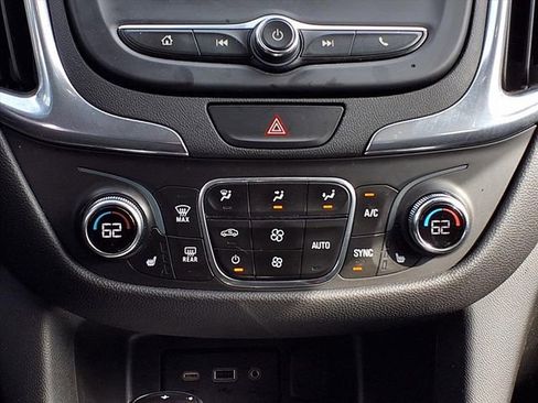 Certified 2020 Chevrolet Equinox LT w/ Driver Convenience Package image 9