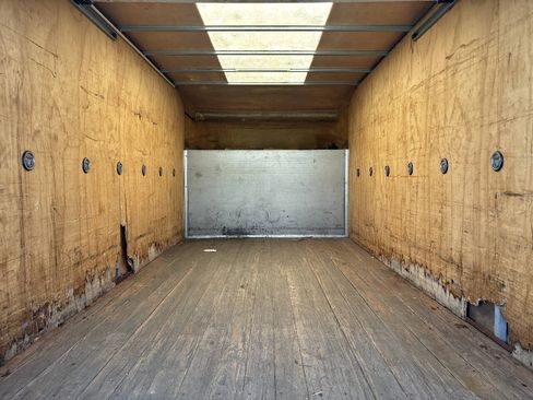 Used 2014 Chevrolet Express 3500 Extended RWD image 7