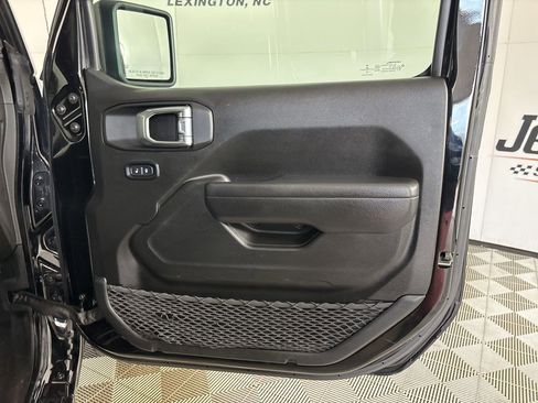 Used 2022 Jeep Gladiator Sport AWD/4WD image 23