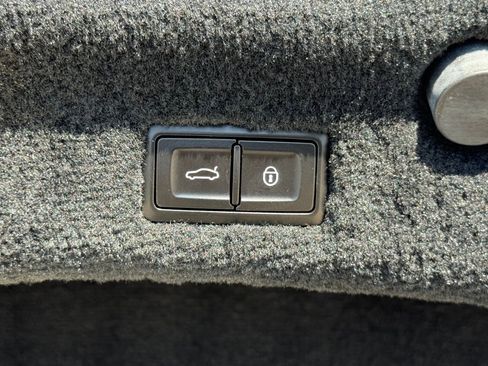 Used 2021 Bentley Continental GT image 22