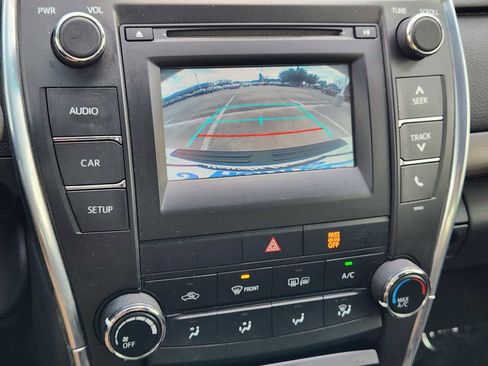 Used 2015 Toyota Camry LE image 18