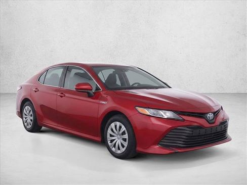 Used 2019 Toyota Camry LE FWD image 3