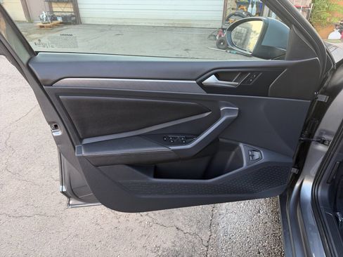 Used 2024 Volkswagen Jetta SE FWD image 19
