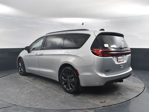 New 2026 Chrysler Pacifica Limited image 7