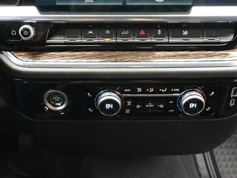 Used 2024 GMC Sierra 1500 Elevation image 21