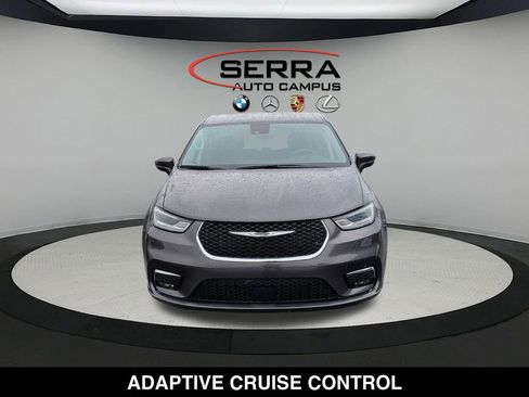 Used 2023 Chrysler Pacifica Touring-L FWD image 8