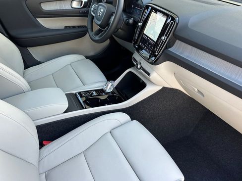 New 2026 Volvo XC40 B4 Plus w/ Climate Package FWD image 16