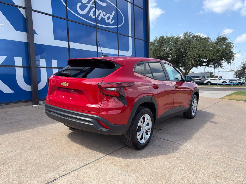 Used 2026 Chevrolet Trax LS FWD image 7