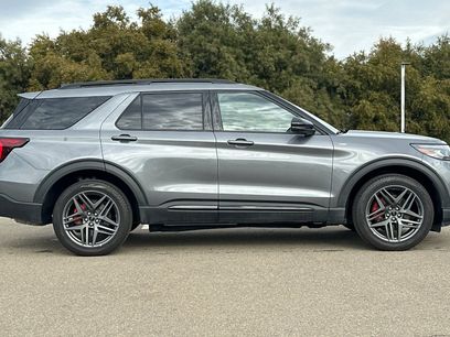 Used 2025 Ford Explorer ST-Line w/ ST-Line Street Pack