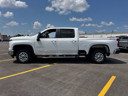 Used 2025 Chevrolet Silverado 2500 LT w/ Convenience Package AWD/4WD image 3