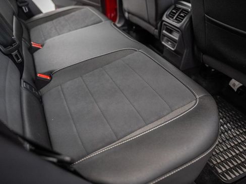 Used 2023 Volkswagen Taos SE w/ Panoramic Sunroof Package FWD image 29