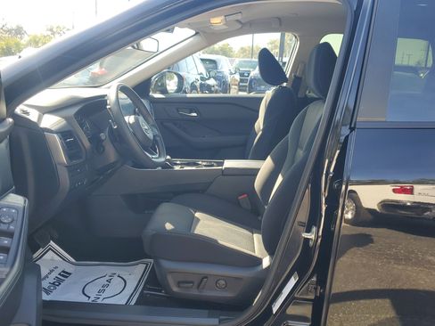 Used 2024 Nissan Rogue SV image 18