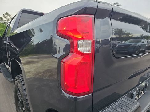 Used 2022 Chevrolet Silverado 1500 LT Trail Boss w/ LT Trail Boss Premium Package AWD/4WD image 38
