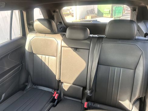Used 2023 Volkswagen Tiguan SE R-Line FWD image 21