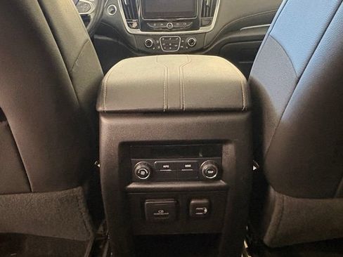 Used 2020 Chevrolet Traverse LT w/ LT Premium Package AWD/4WD image 18