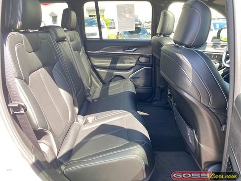 Certified 2022 Jeep Grand Cherokee Overland AWD/4WD image 8