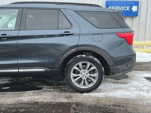 Used 2023 Ford Explorer XLT w/ Equipment Group 202A AWD/4WD image 16