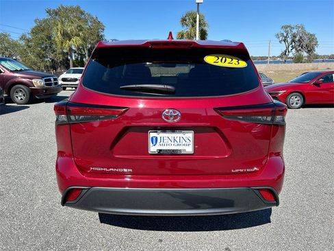 Used 2023 Toyota Highlander Limited image 4
