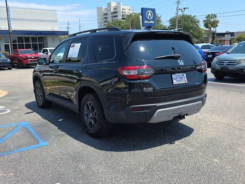 Certified 2025 Honda Pilot TrailSport image 6
