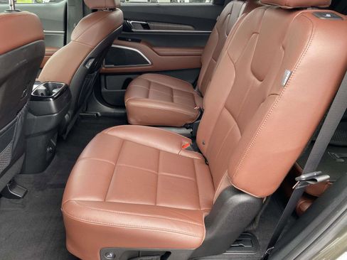 Used 2023 Kia Telluride EX w/ EX Captain's Chair Package image 12