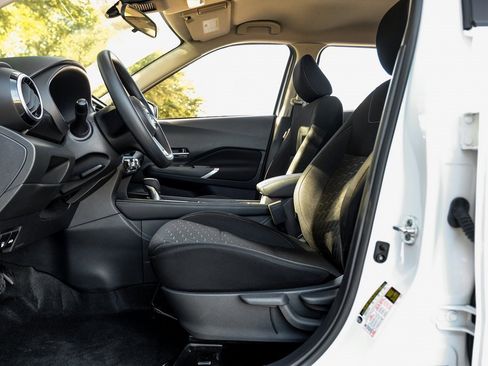 Used 2024 Nissan Kicks SV image 39