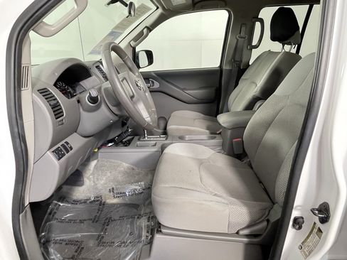Used 2012 Nissan Frontier SV AWD/4WD image 10