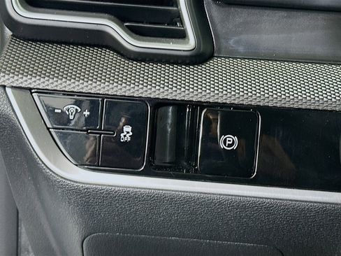 Used 2024 Kia Sportage LX image 16